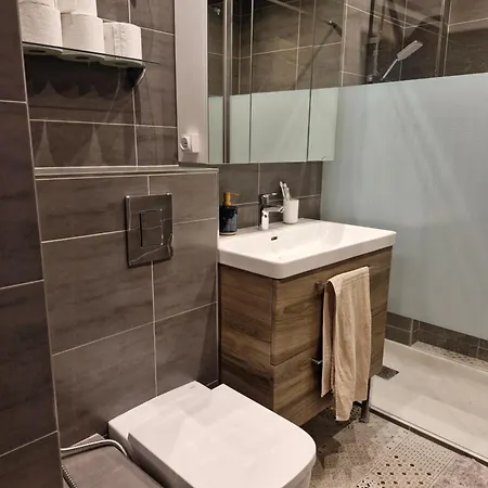 Appartement 2 Pieces A 2mn De La Mer, Climatise, Wi-fi, 4 Pers *