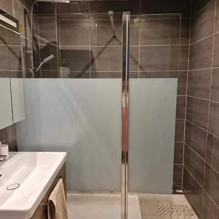 Appartement 2 Pieces A 2mn De La Mer, Climatise, Wi-fi, 4 Pers Nice